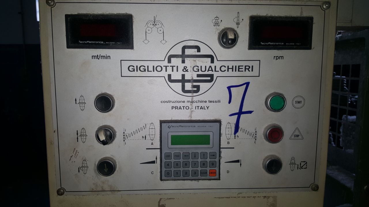 01 x Máquina de Chenille Mecânica Gigliotti&Gualchieri 96 Fusos