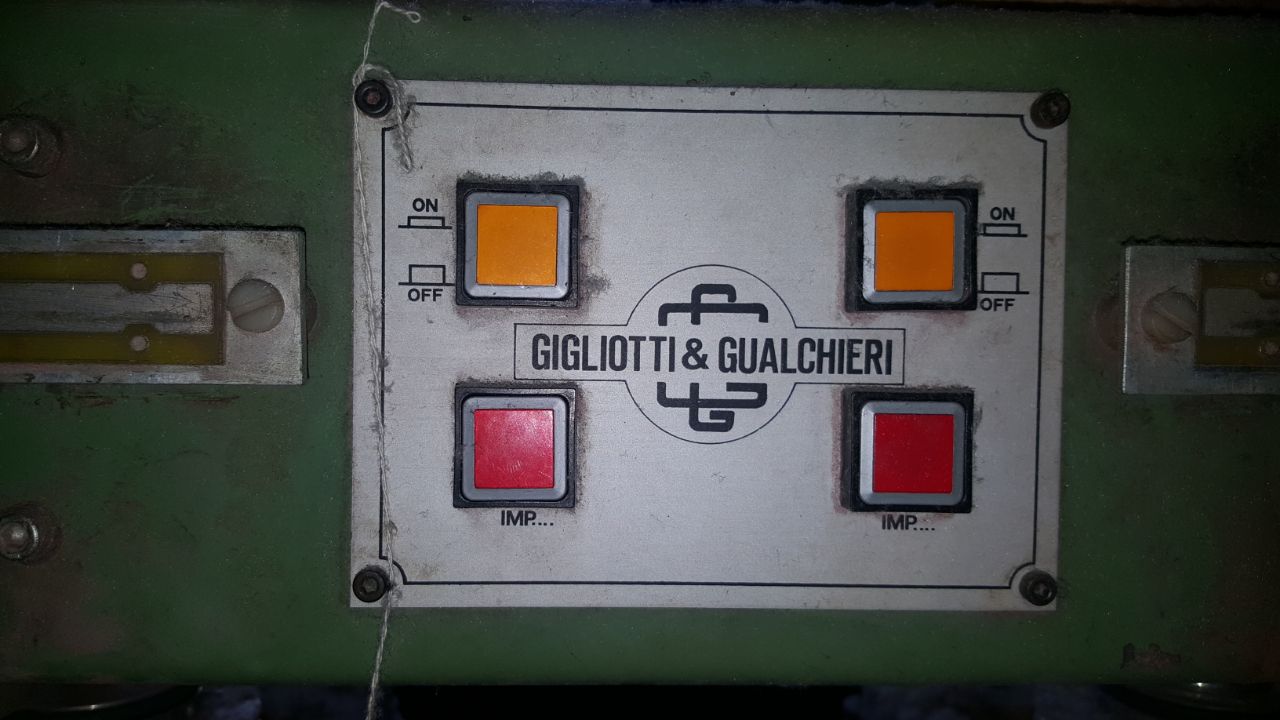 01 x Máquina de Chenille Mecânica Gigliotti&Gualchieri 96 Fusos