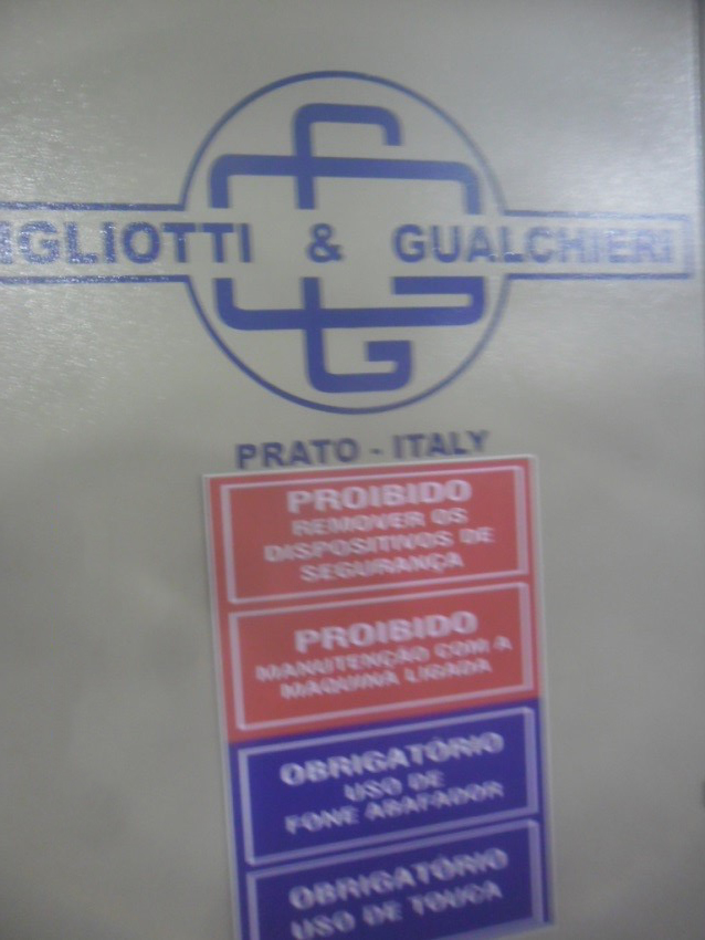 01 x Máquina de Chenille Gigliotti & Gualchieri 144 Fusos