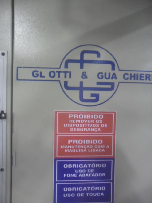 01 x Máquina de Chenille Gigliotti & Gualchieri 144 Fusos